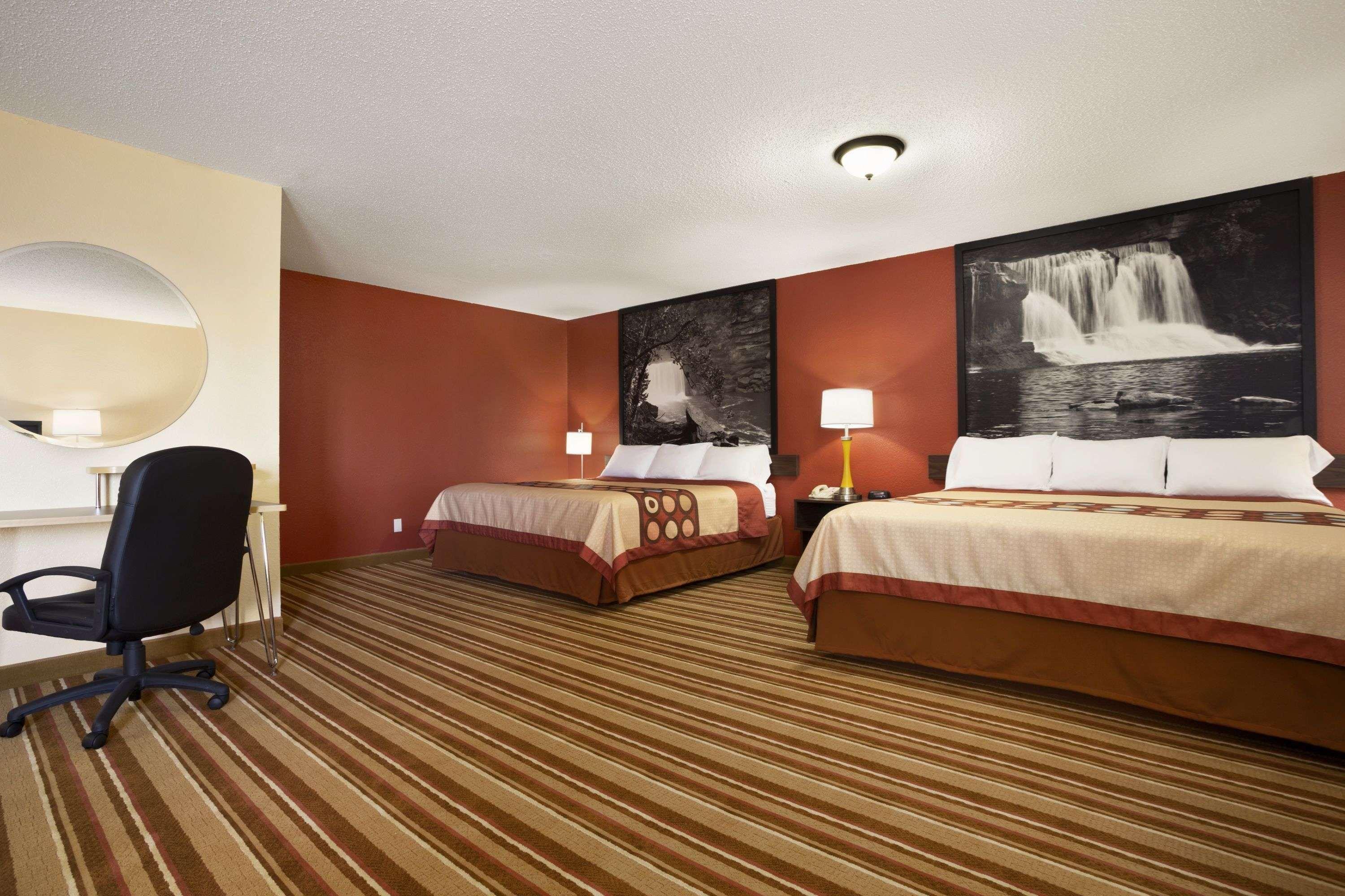 Super 8 By Wyndham Mattoon Hotel Eksteriør billede
