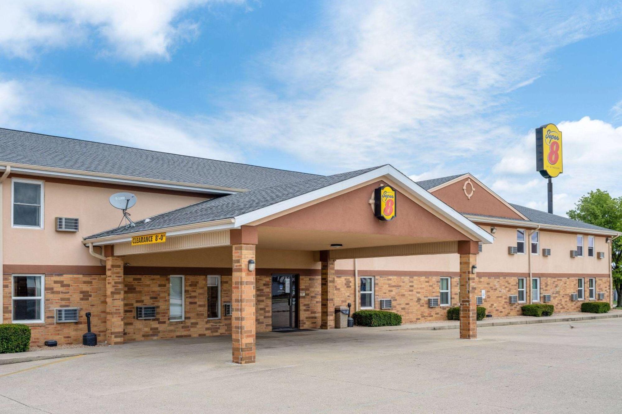 Super 8 By Wyndham Mattoon Hotel Eksteriør billede