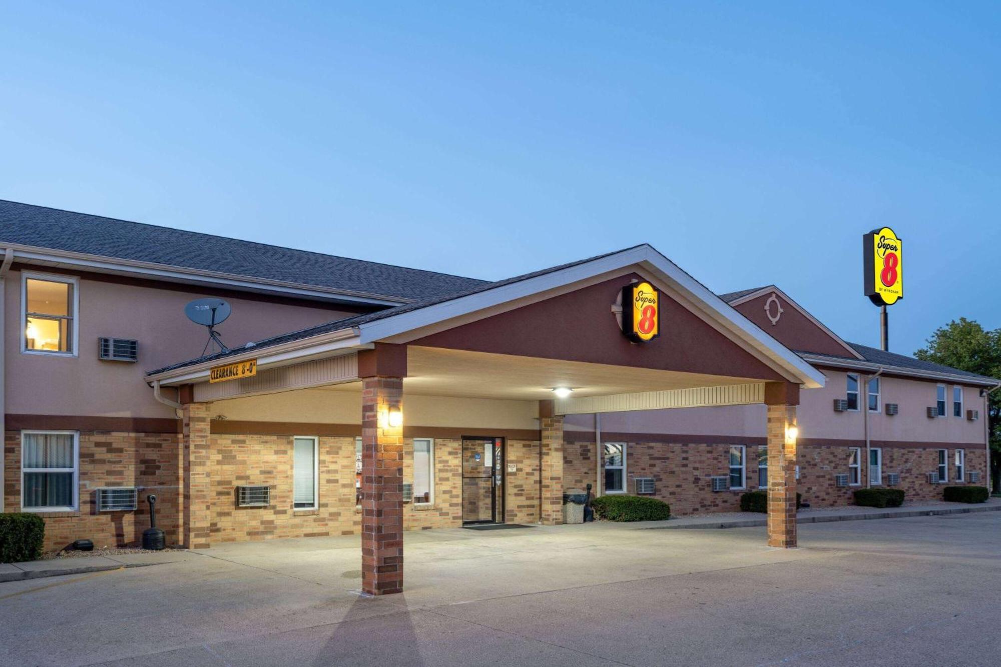 Super 8 By Wyndham Mattoon Hotel Eksteriør billede