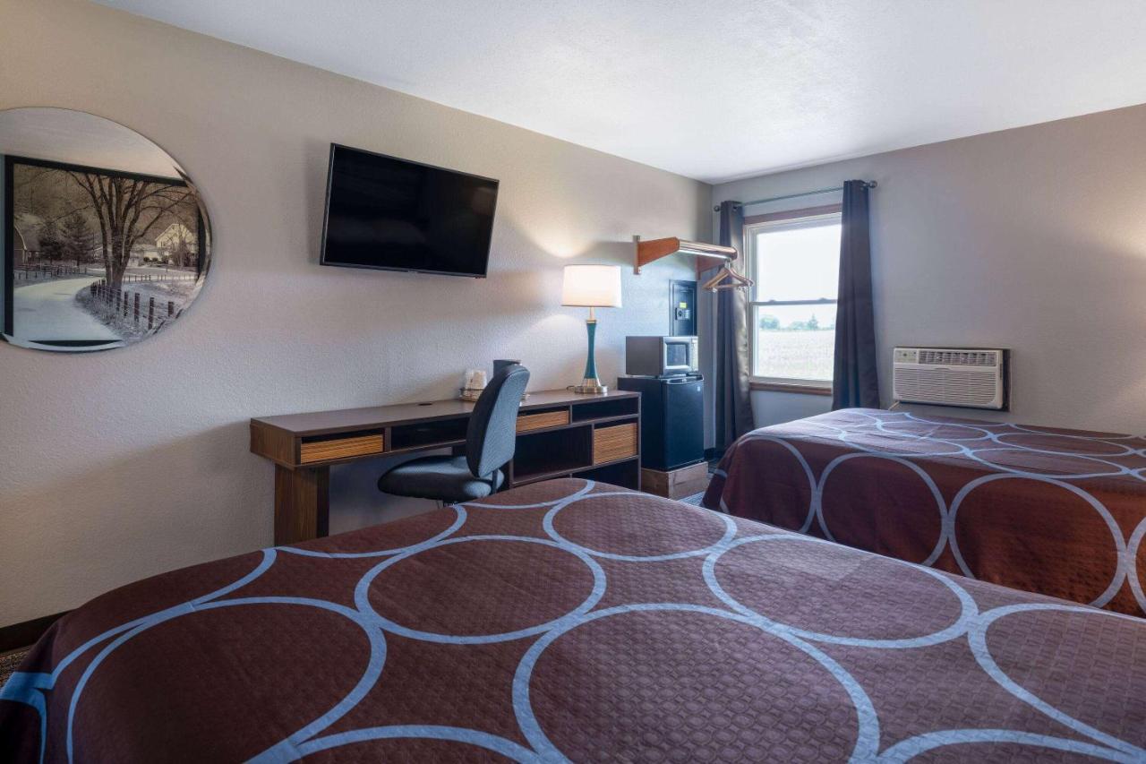 Super 8 By Wyndham Mattoon Hotel Eksteriør billede